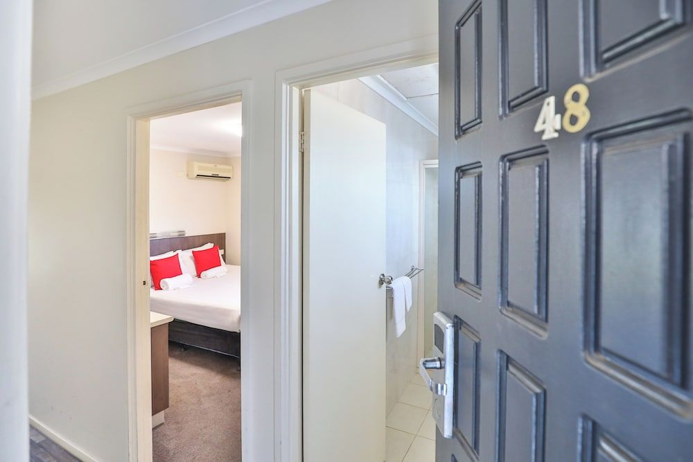 Boulevard Motor Inn Medium Family Room 4