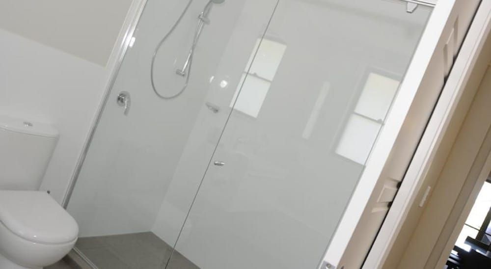 Riverside Oaks Golf Resort Deluxe Room 7