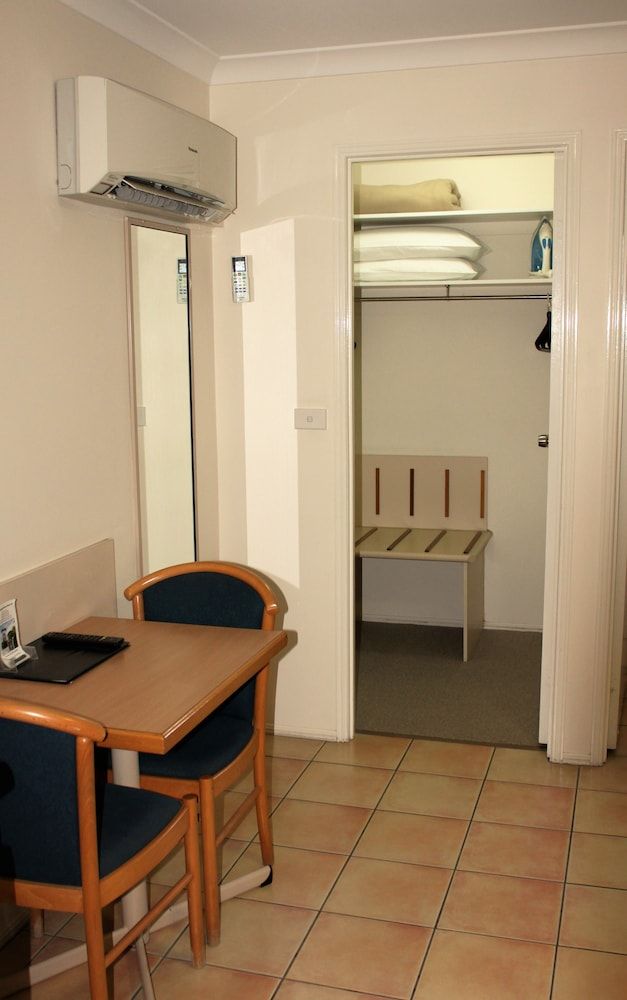 Rockhampton Palms Motor Inn Deluxe Twin Room, Non Smoking 5