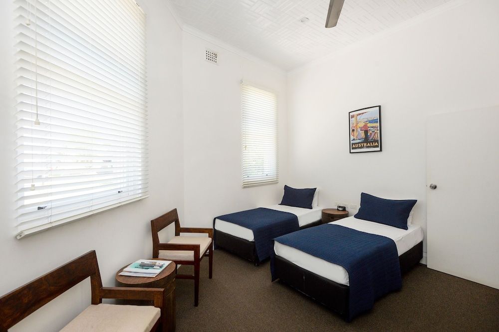 Pier Hotel Coffs Harbour Twin Room with Shared Bathroom 3
