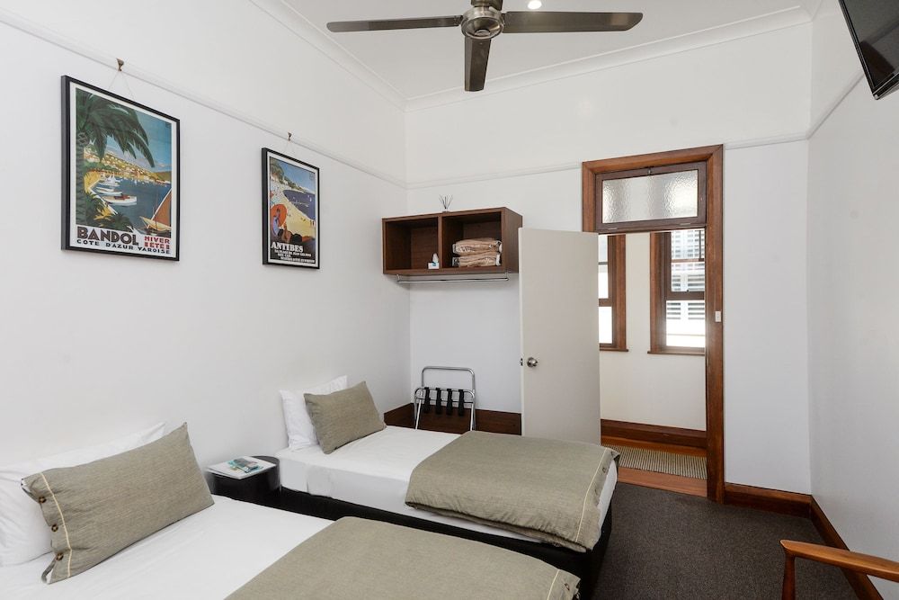 Pier Hotel Coffs Harbour Twin Room with Shared Bathroom 2