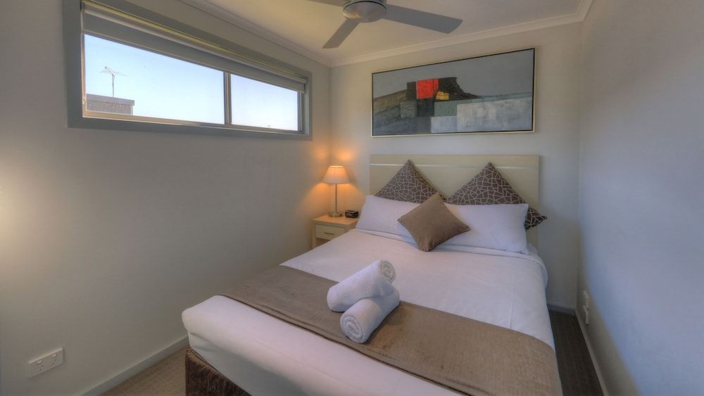 2 Bedroom Elevated Bush view Cabin