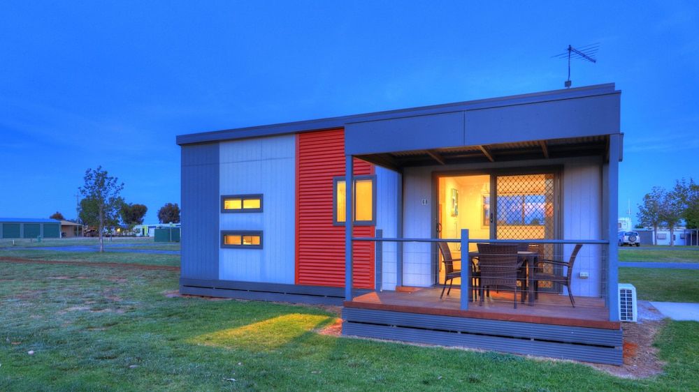 Tasman Holiday Parks - Lake Mulwala 2 Bedroom Standard Park View Cabin