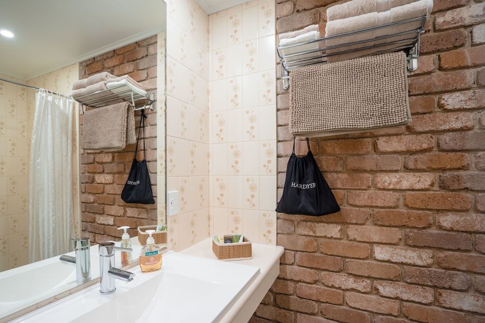 Farnham Court Family Suite, 2 Bedrooms, Garden View 14