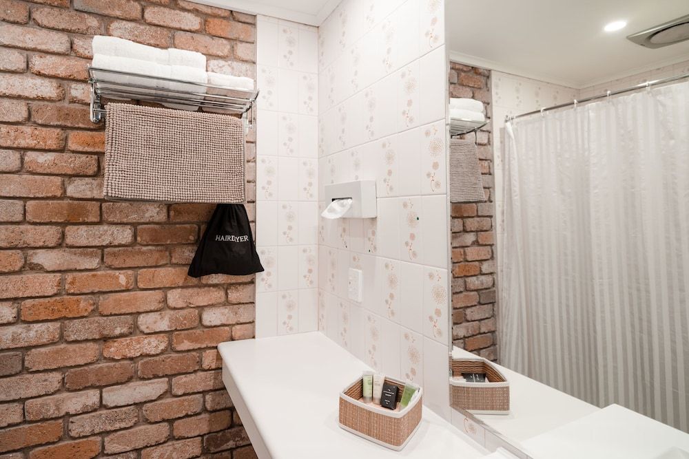 Farnham Court Family Suite, 2 Bedrooms, Garden View 10