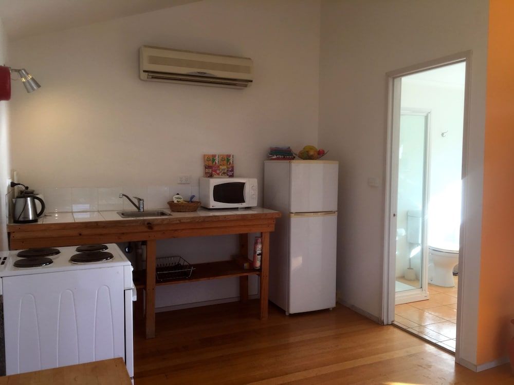 Abington Farm The Rainbow Cottage 3