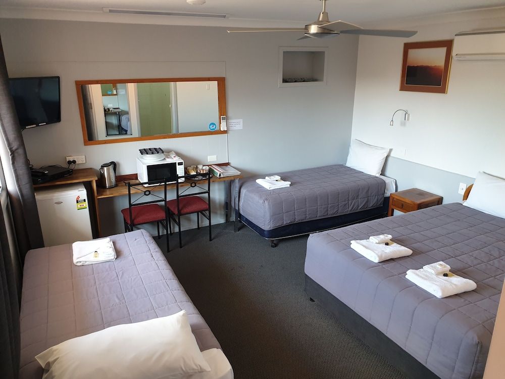 Civic Motel Family Room 2