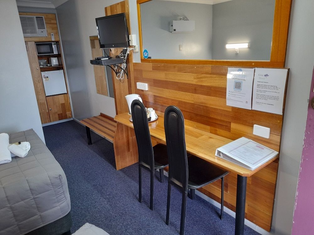 Civic Motel Basic Twin Room 4