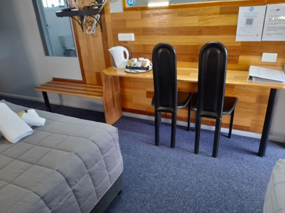 Civic Motel Basic Twin Room 3