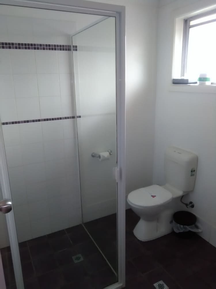 Civic Motel Basic Twin Room 6