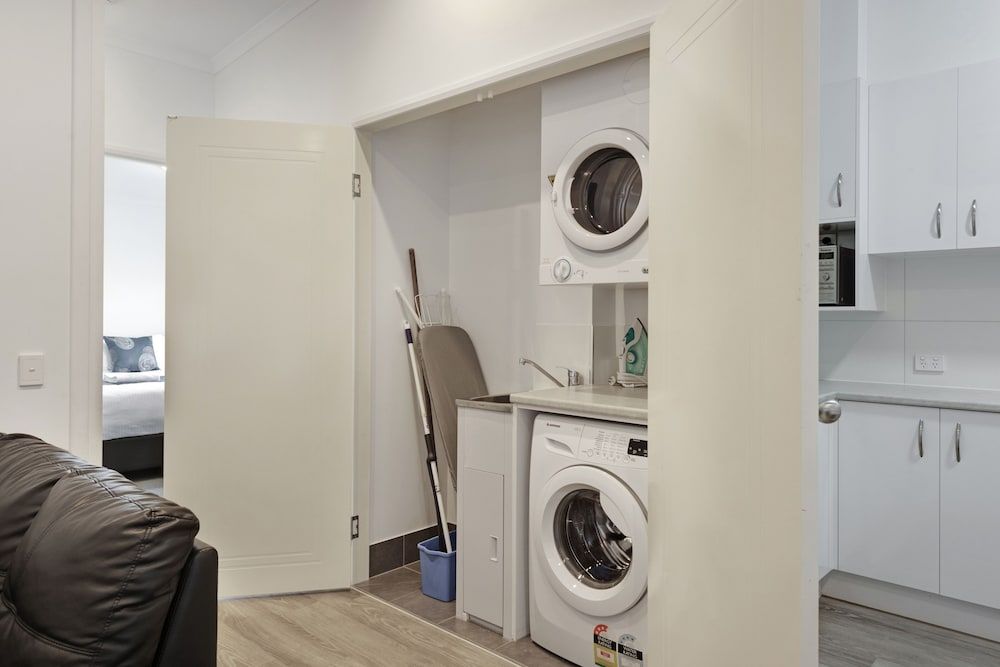 Discovery Parks - Emerald Beach Deluxe 2 Bedroom Family Cabin - Sleeps 6 5