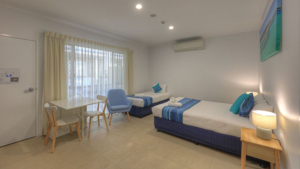 Bay Air Motel Queen Deluxe and Single 5