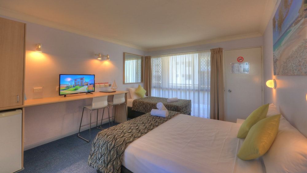 Bay Air Motel Queen Deluxe and Single 2