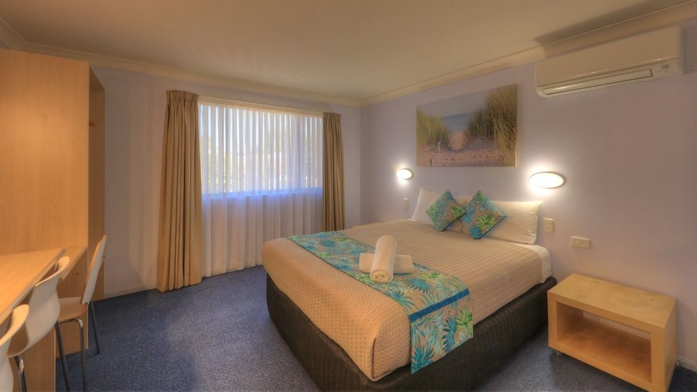 Bay Air Motel Queen Deluxe 5