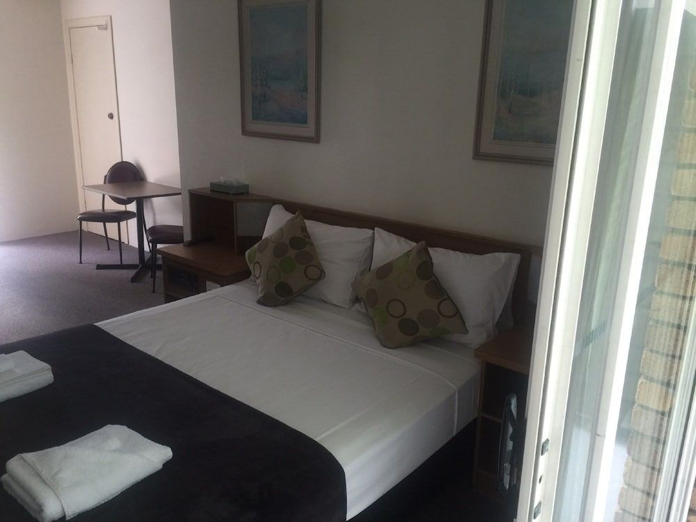 Coomera Motor Inn Standard Room, Non Smoking (Double Room) 2