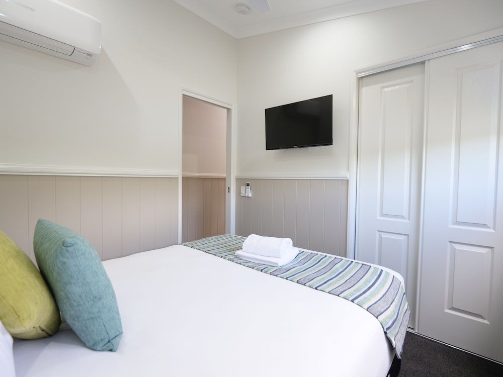 Ingenia Holidays Soldiers Point Treehouse Duplex 3