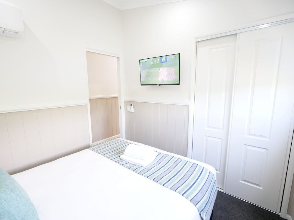 Ingenia Holidays Soldiers Point Treehouse Duplex 5