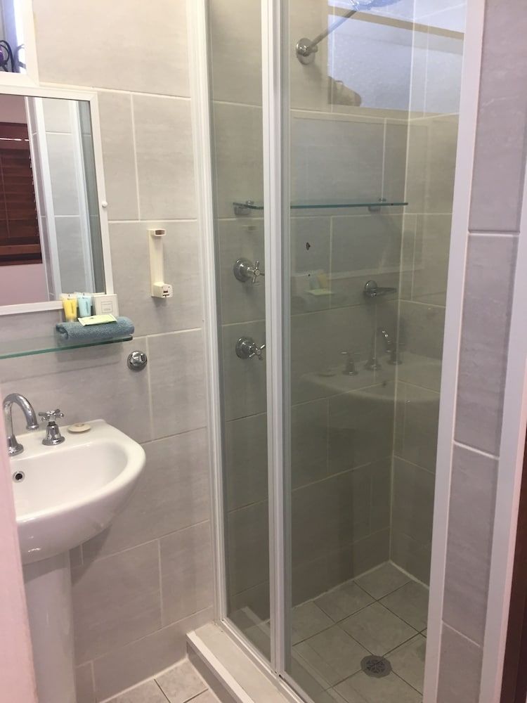 Deluxe Room, 1 Queen Bed, Kitchenette