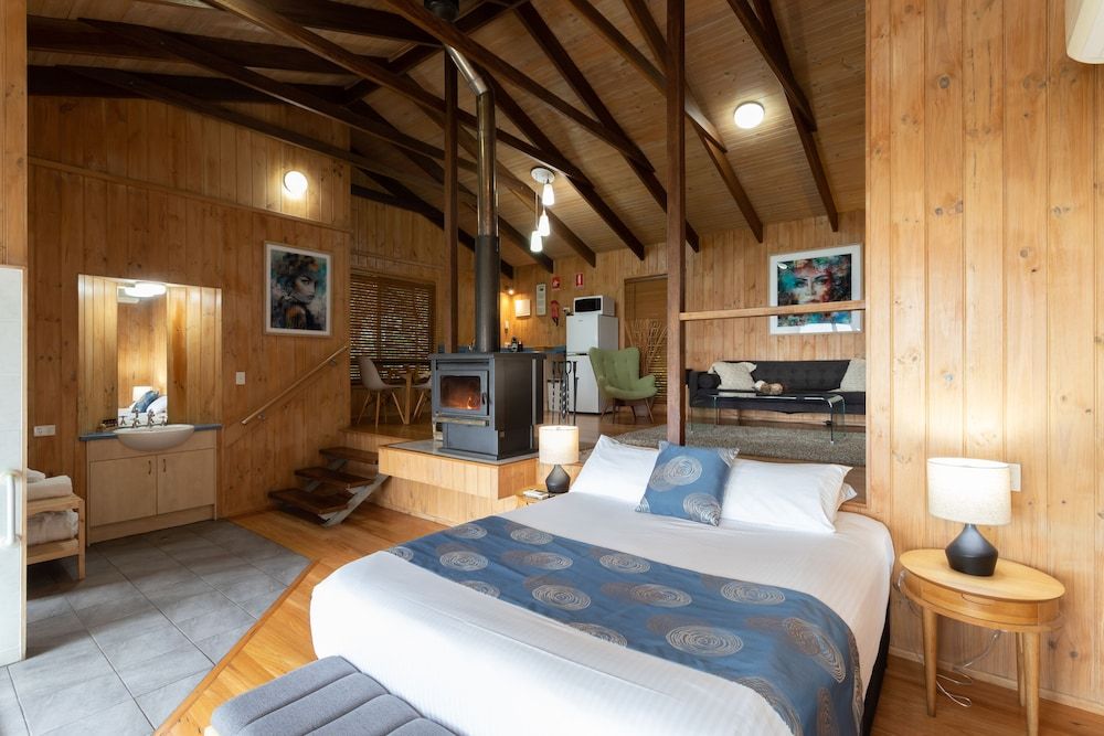 Treetops Seaview Montville 1 Bedroom Treehouse