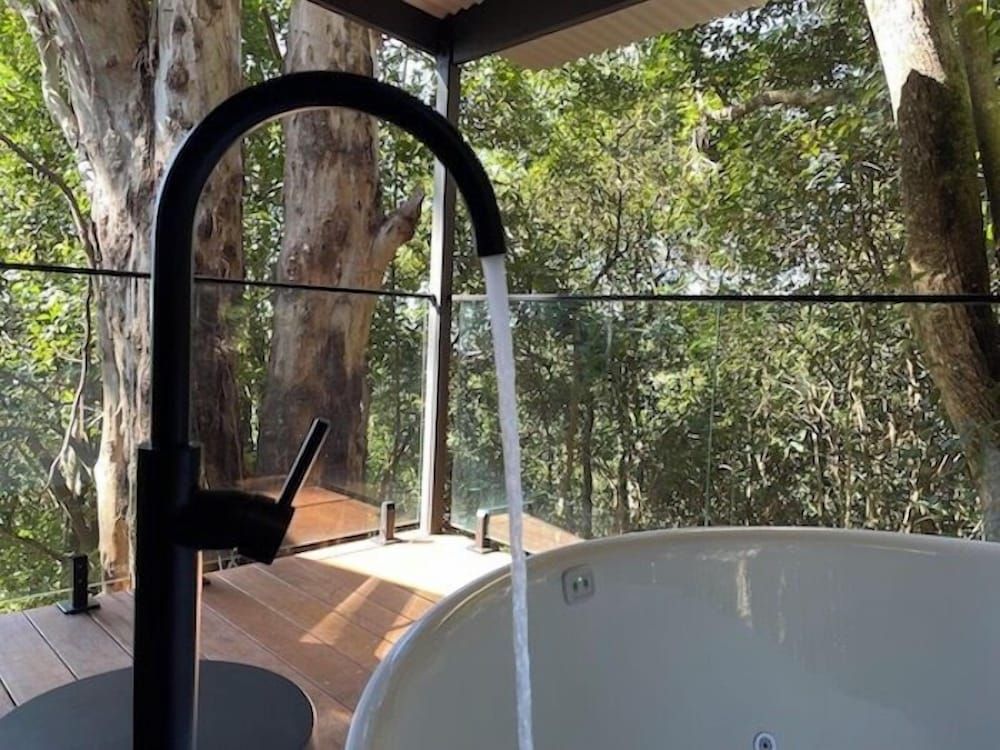 Treetops Seaview Montville Superior Tree House 2