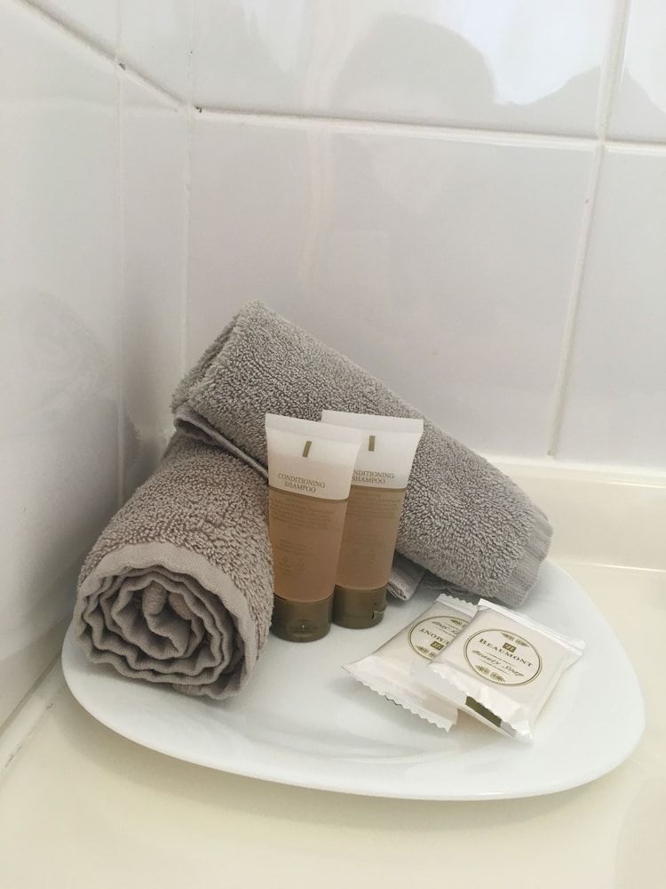 Bridge View Motel Queen Room with Balcony 9