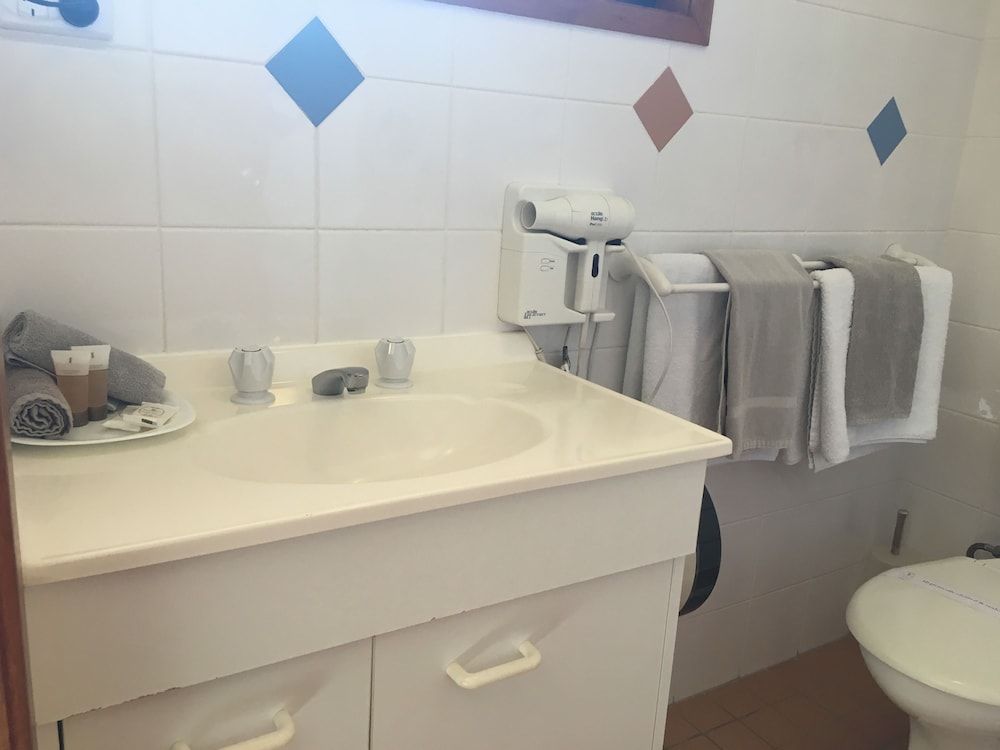 Bridge View Motel Queen Room Downstairs 5