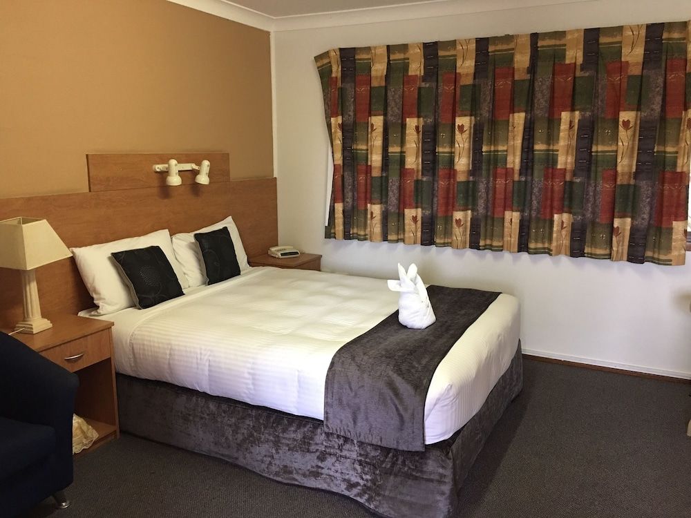 Bridge View Motel Queen Room Downstairs 3