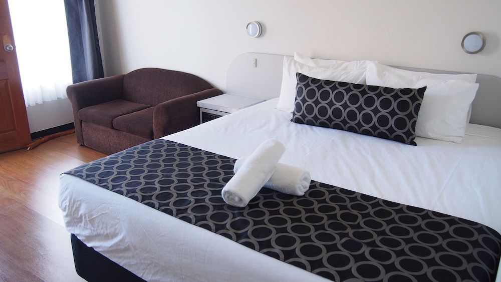 Queanbeyan Motel King Room 2