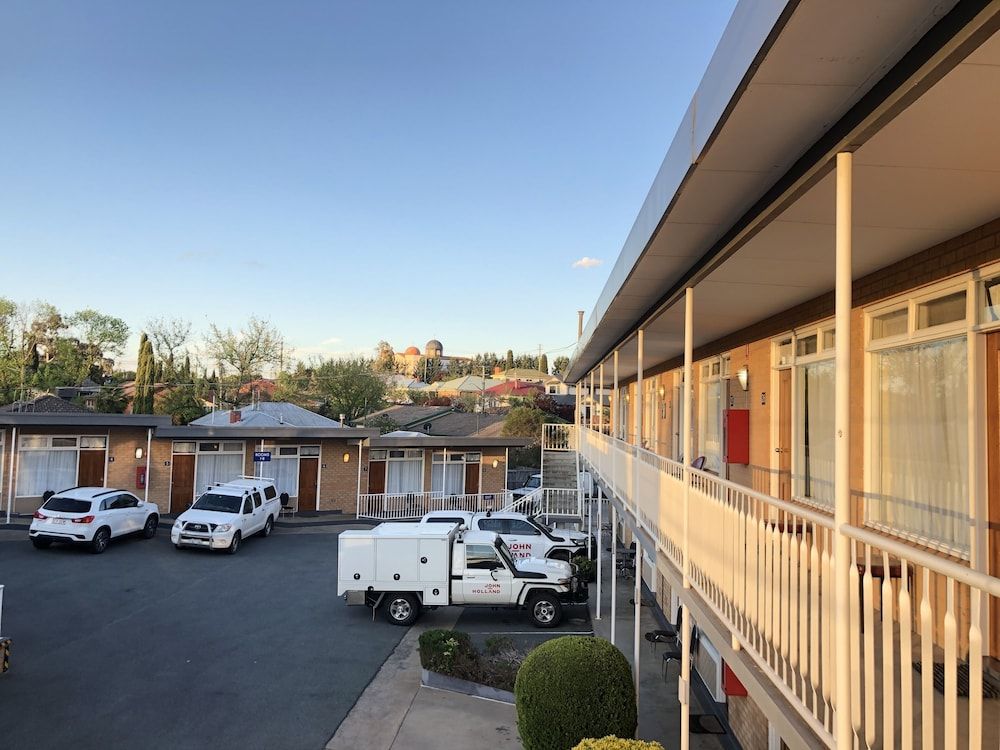 Queanbeyan Motel Deluxe King 2