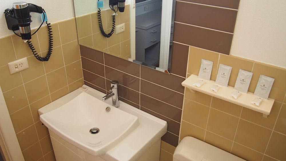 Queanbeyan Motel King + Double 3