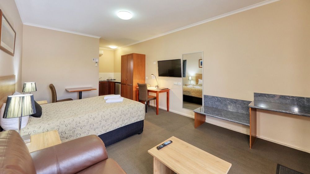 Executive Room, Non Smoking, Kitchenette (Executive Queen Room)