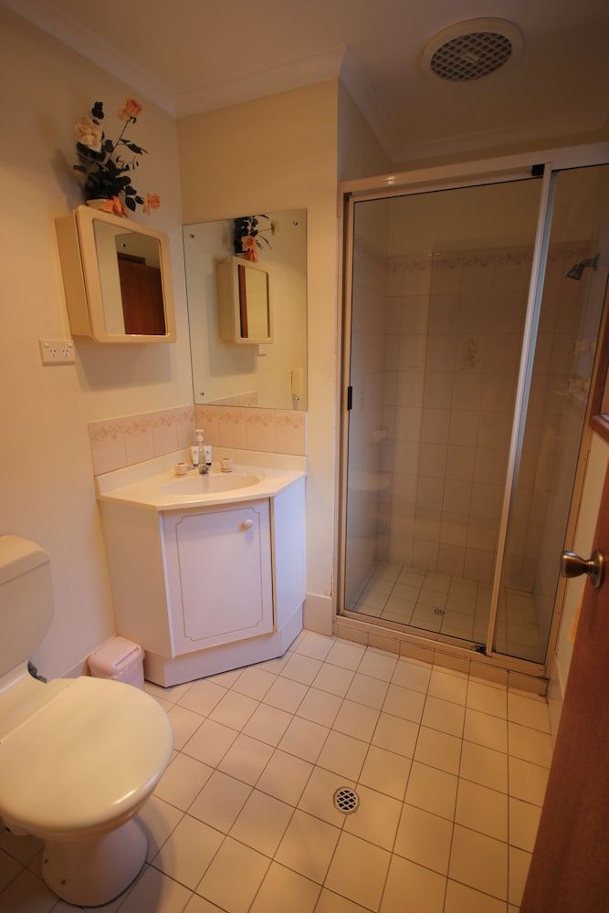 Cape Jervis Accommodation & Caravan Park Standard Cabin, 1 Bedroom, Kitchen 2