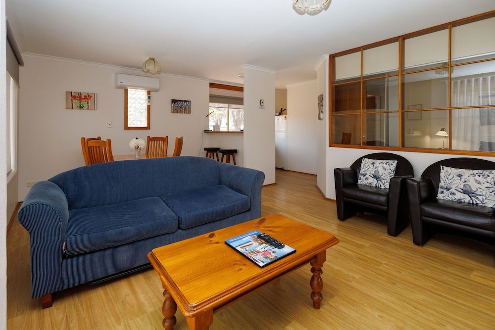 Cape Jervis Accommodation & Caravan Park Standard Cabin, 1 Bedroom, Kitchen