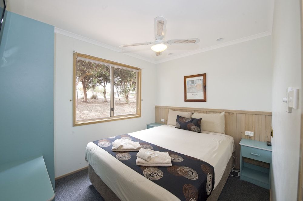 Executive Cabin (Maximum 4)
