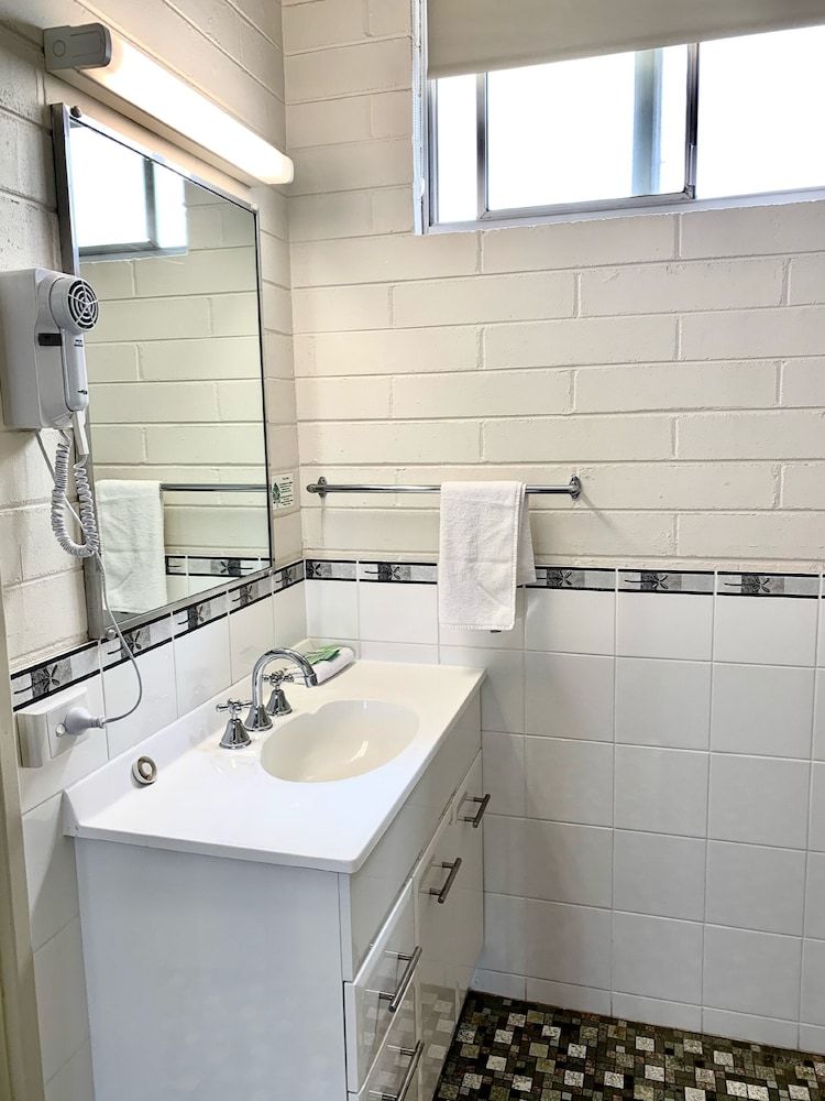 Central Motel Mildura Executive Twin Room, Multiple Beds, Microwave, Ground Floor 3