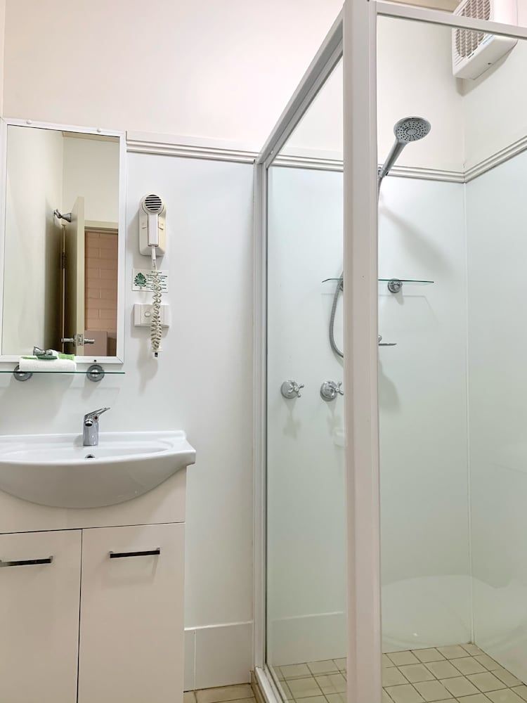 Central Motel Mildura Classic Double Room, 1 Queen Bed, Ground Floor 4