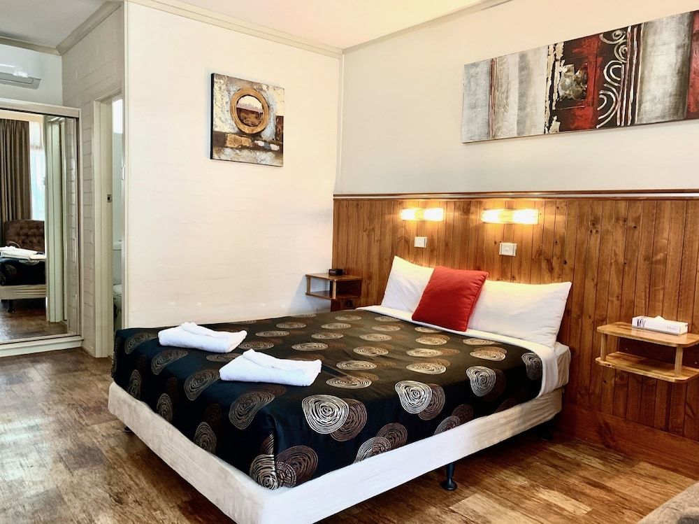 Central Motel Mildura Classic Double Room, 1 Queen Bed, Ground Floor 3