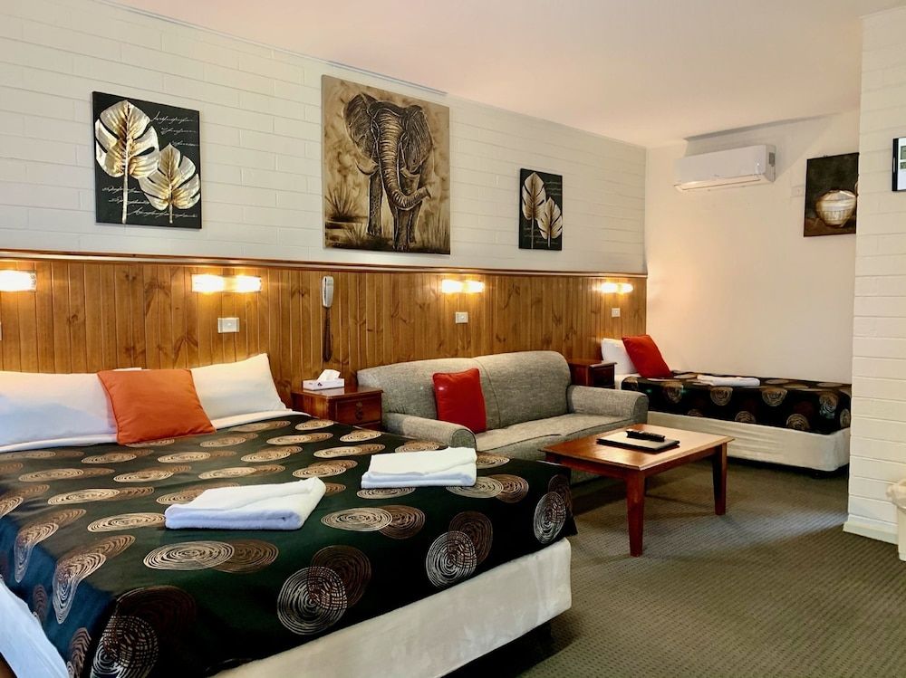 Central Motel Mildura Executive Twin Room, Multiple Beds, Microwave, Ground Floor 2