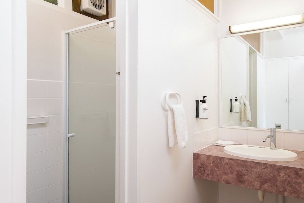 Village Family Motor Inn Family Room 7