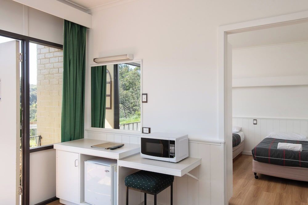 Village Family Motor Inn Family Room 10