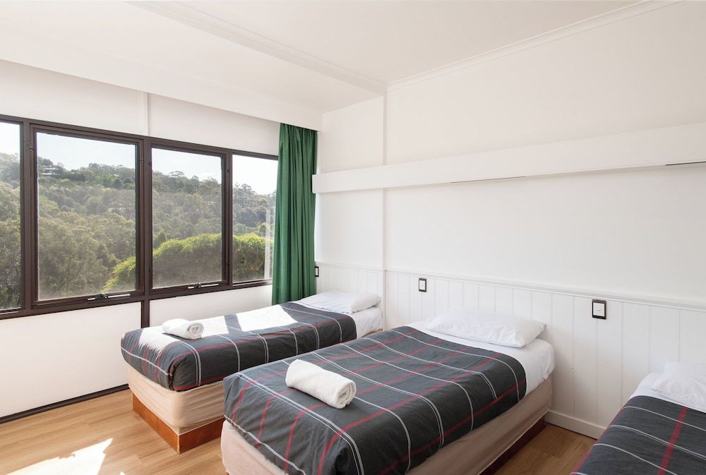 Village Family Motor Inn Family Room 3