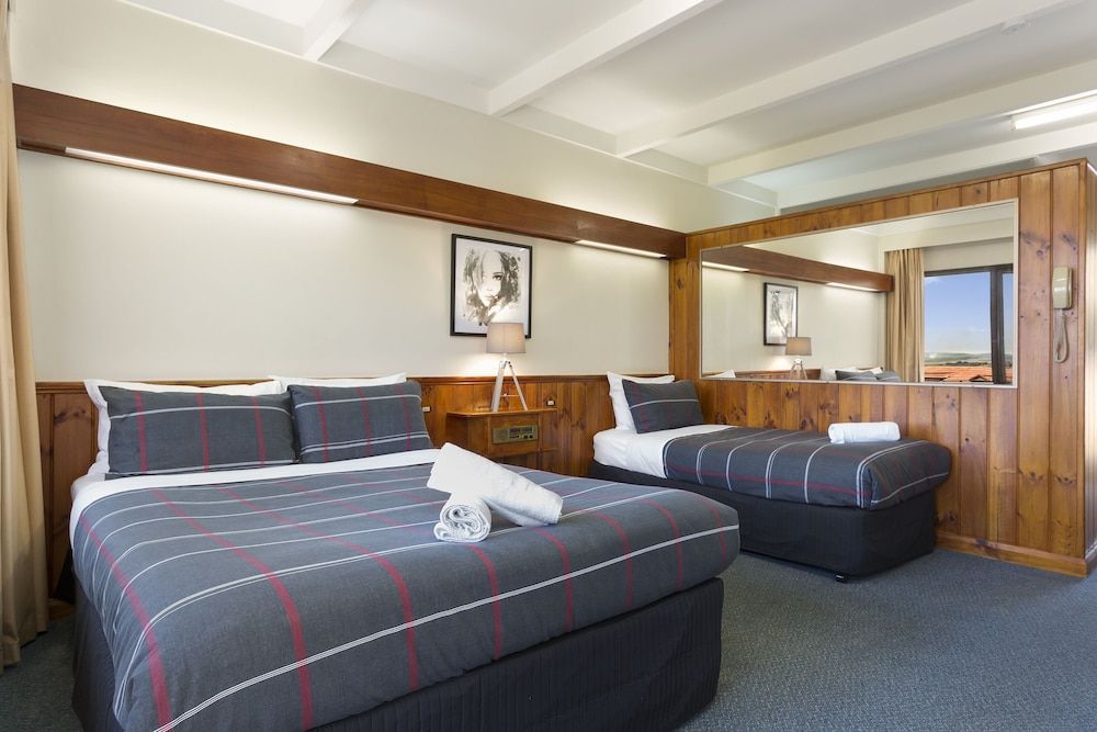 Village Family Motor Inn Room (Queen or Twin) 2