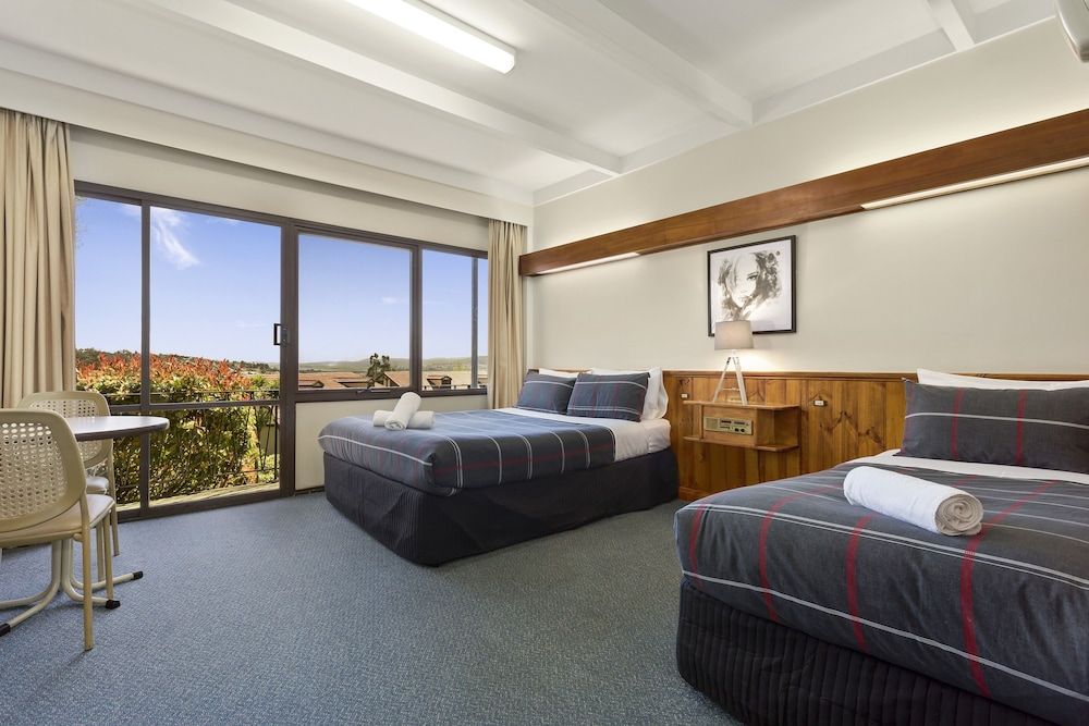 Village Family Motor Inn Room (Queen or Twin) 3