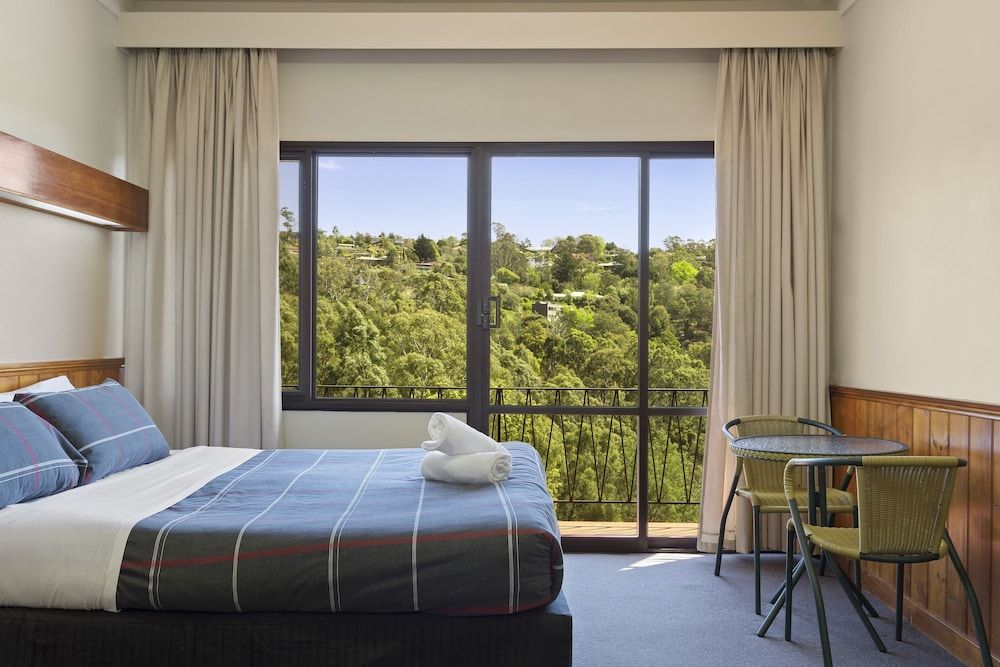 Village Family Motor Inn Room (Queen or Twin) 7