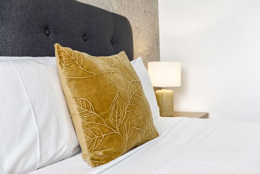 Berry Village Boutique Motel Deluxe Triple Room, Free Wi-Fi & Parking 2