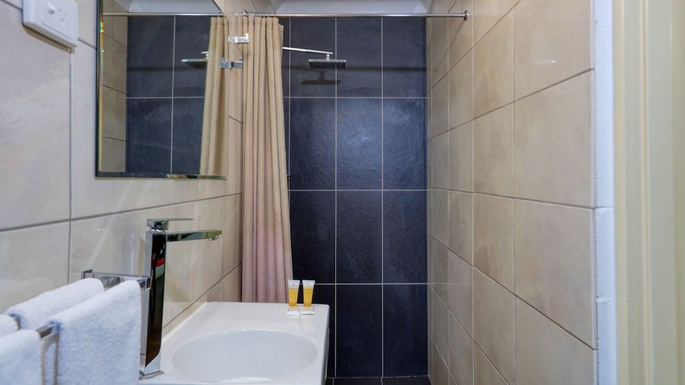 Azalea Motel Standard Queen Room 4