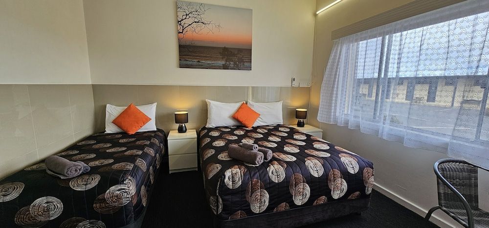 Blue Lake Motel Basic Triple Room