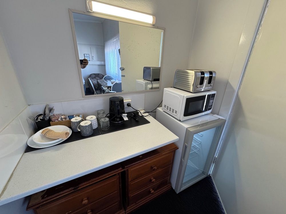 Blue Lake Motel Family Double Room (Interconnected Family Room) 8