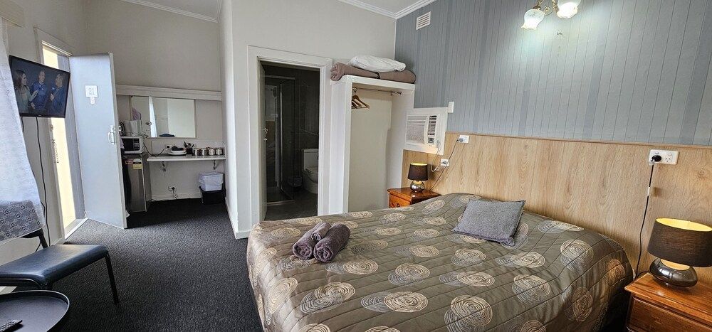 Blue Lake Motel Family Double Room (Interconnected Family Room) 3