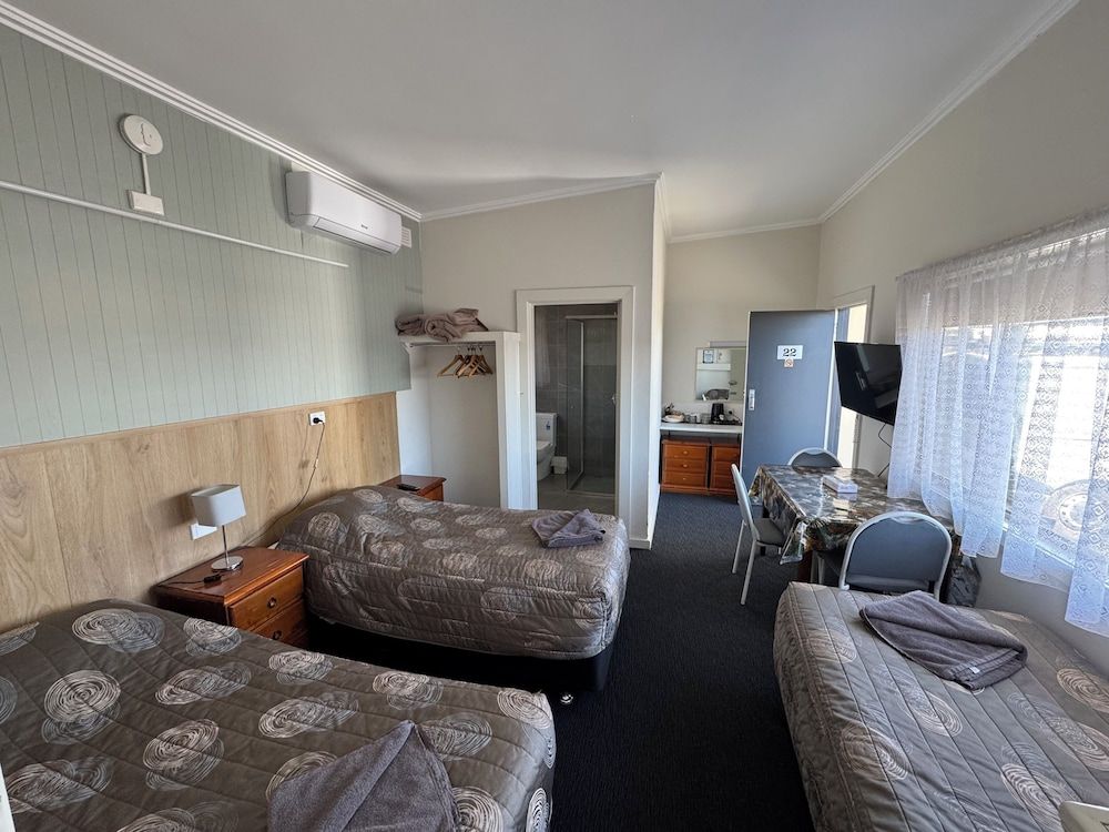 Blue Lake Motel Family Double Room (Interconnected Family Room) 2